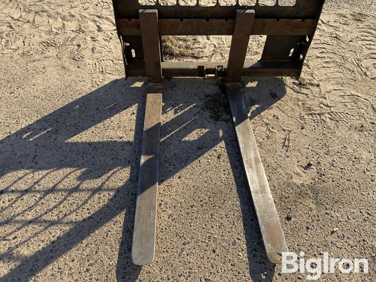 48”-rail-pallet-forks-image-8