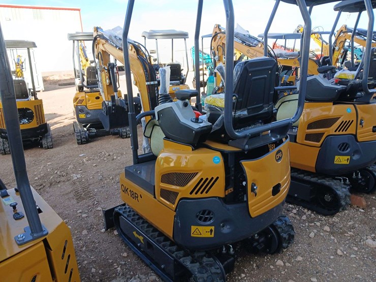 2025-qk18r-mini-excavator-image-5