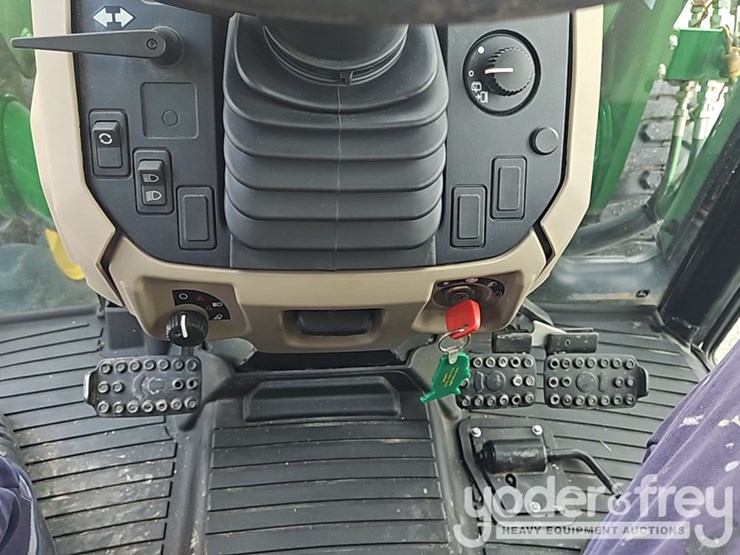 2019-john-deere-5075e-image-32