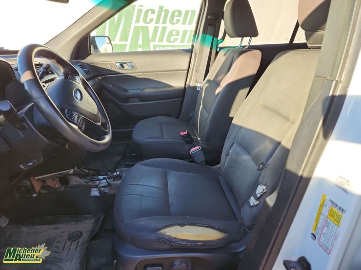 2017-ford-explorer-image-15