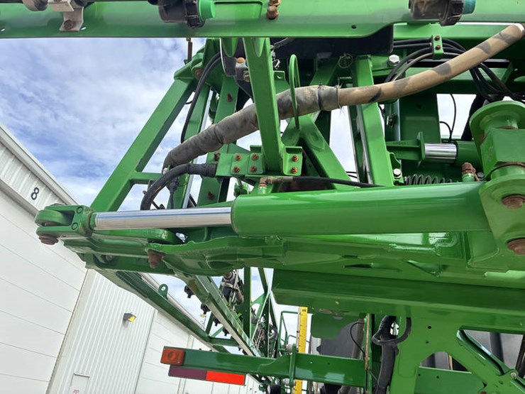 2014-john-deere-r4038-image-33