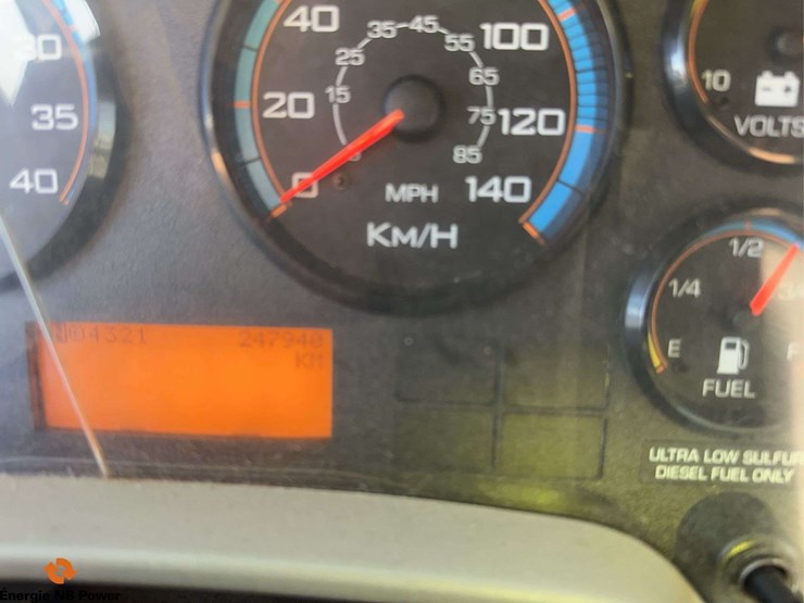 2012-international-7400-image-30