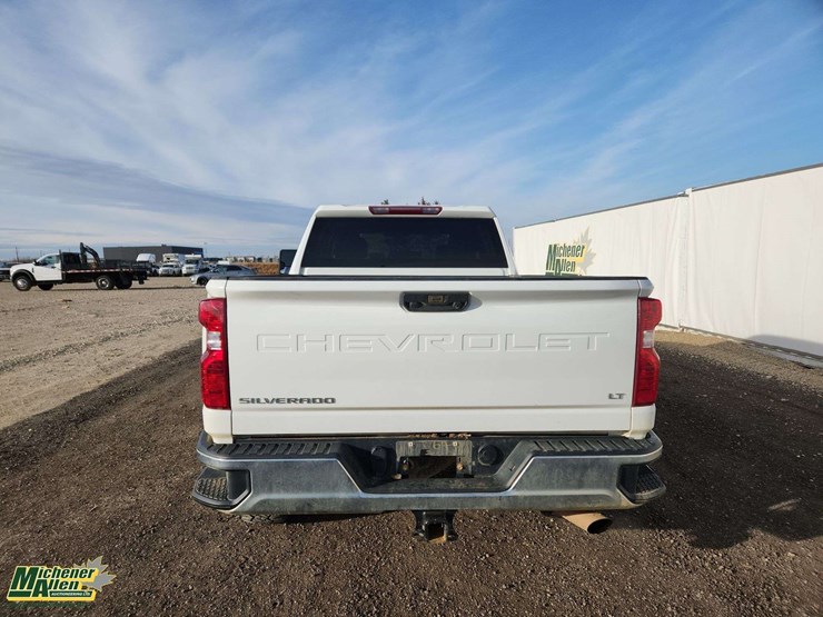 2021-chevrolet-silverado-2500hd-image-22