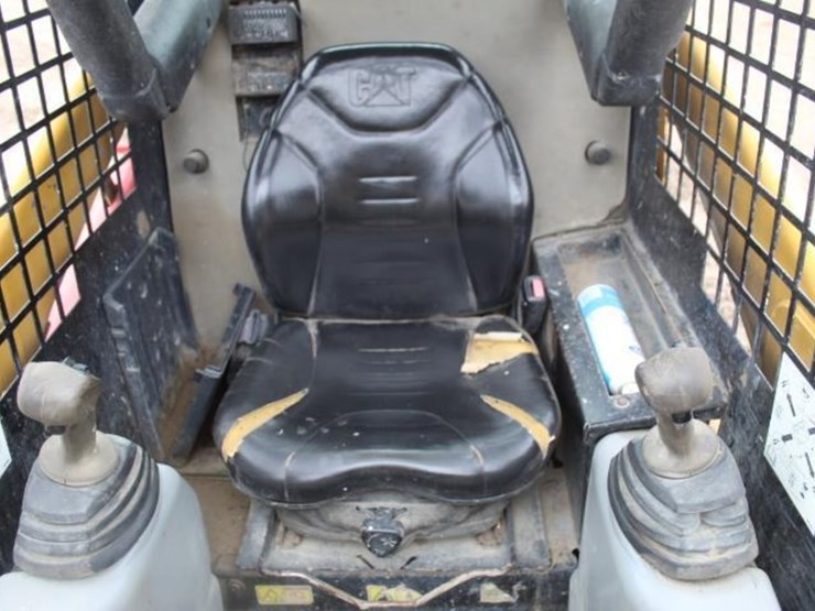 2013-caterpillar-216b-image-8