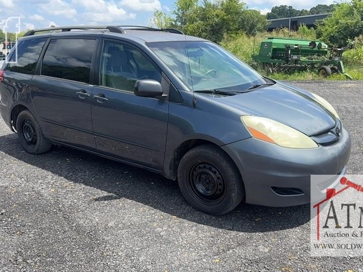 2006-toyota-sienna-image-2