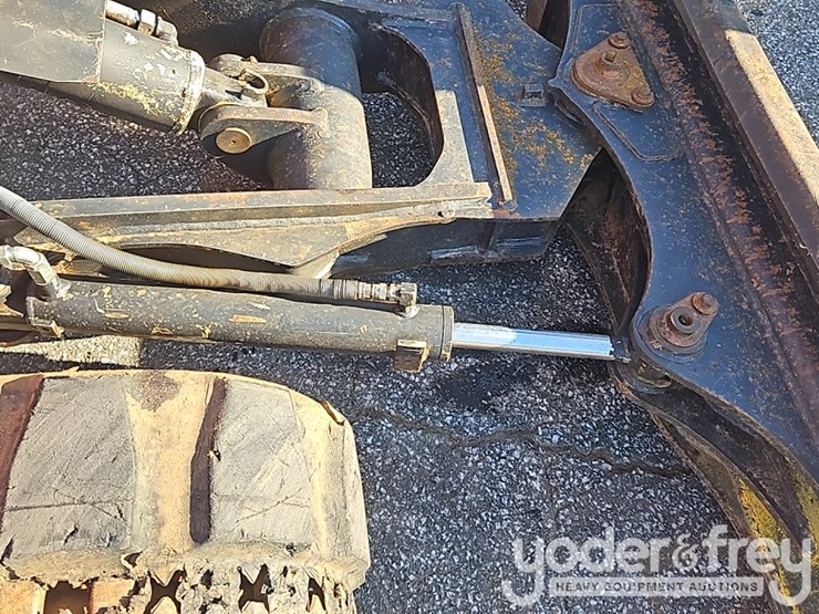 2016-kubota-kx057-4-image-35