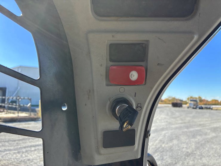 2018-caterpillar-259d-image-28