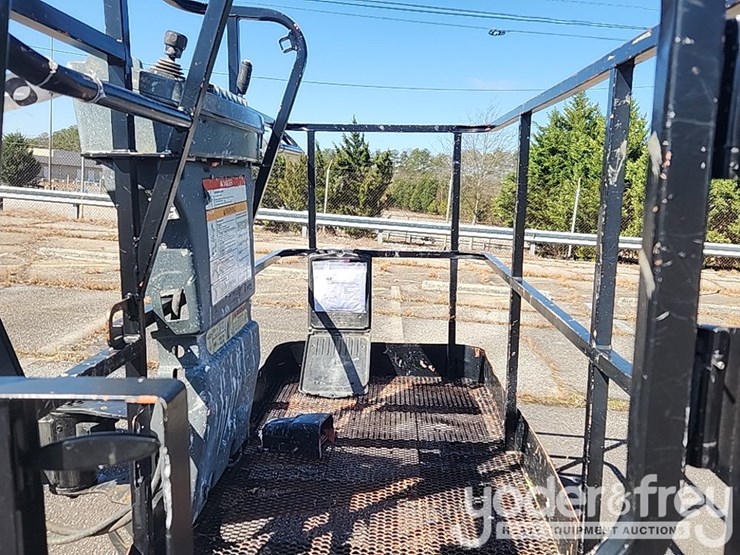 2014-jlg-800aj-image-23