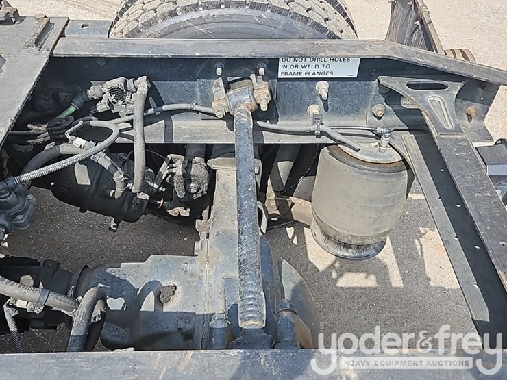 2017-international-8600-image-15