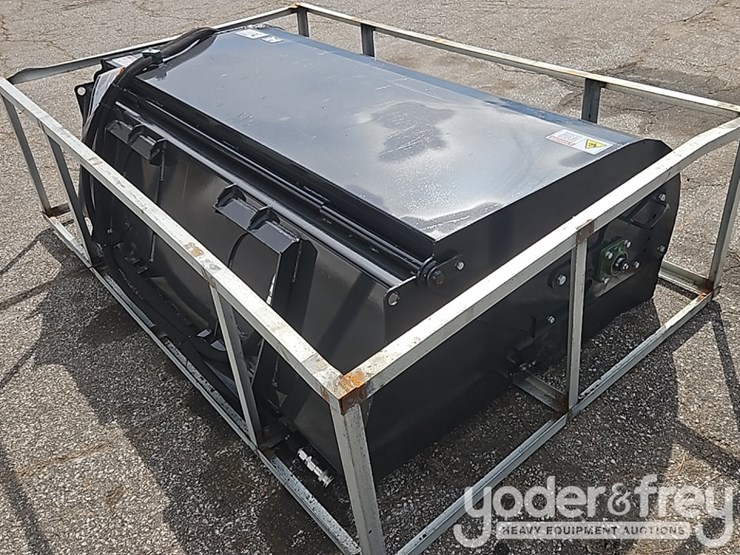 unused-72"-broom-sweeper-(ss-72w)-to-suit-skidsteer-image-8