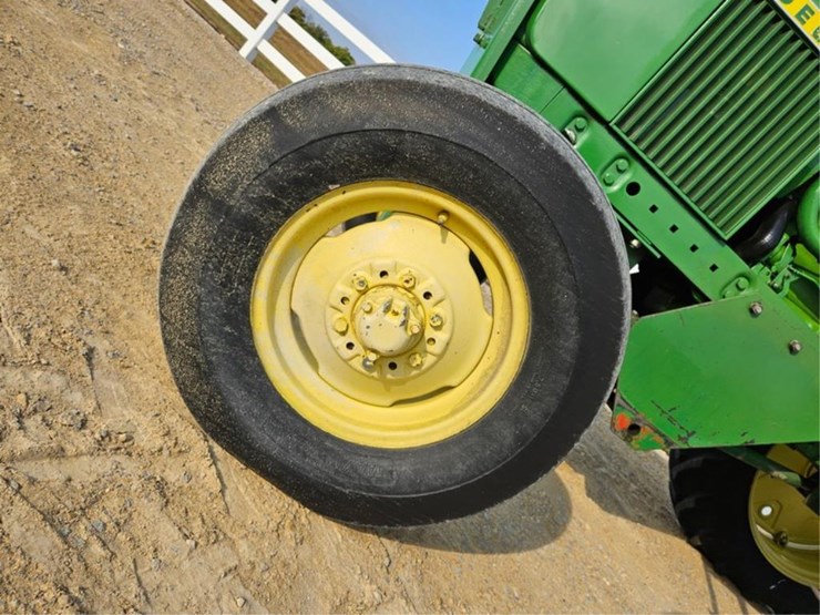 john-deere-2520-image-33