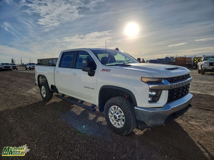 2021-chevrolet-silverado-2500hd-image-2