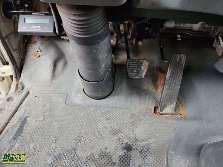 2009-isuzu-npr-image-19