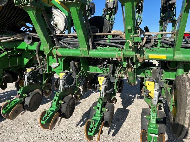 2004-john-deere-1790-image-57