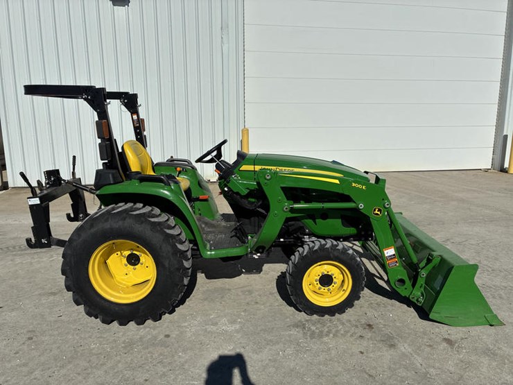 2018-john-deere-3038e-image-3