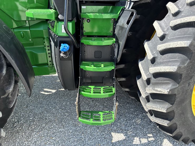2023-john-deere-8r-370-image-33