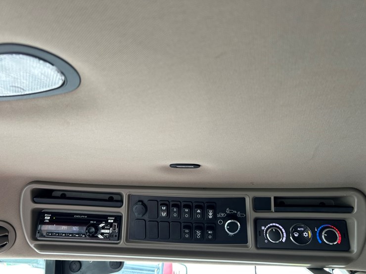 2019-case-ih-8250-image-52