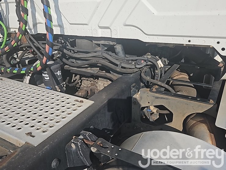 2017-international-8600-image-27