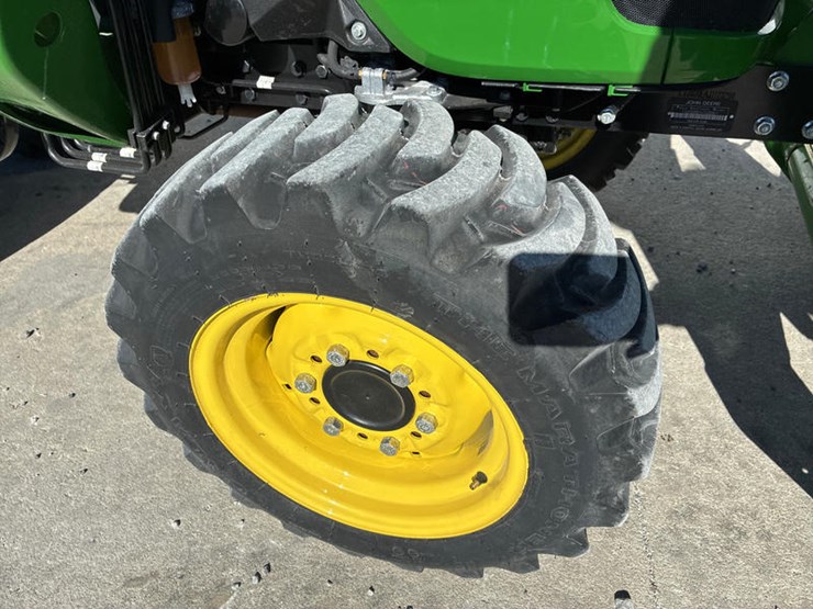2018-john-deere-3038e-image-31