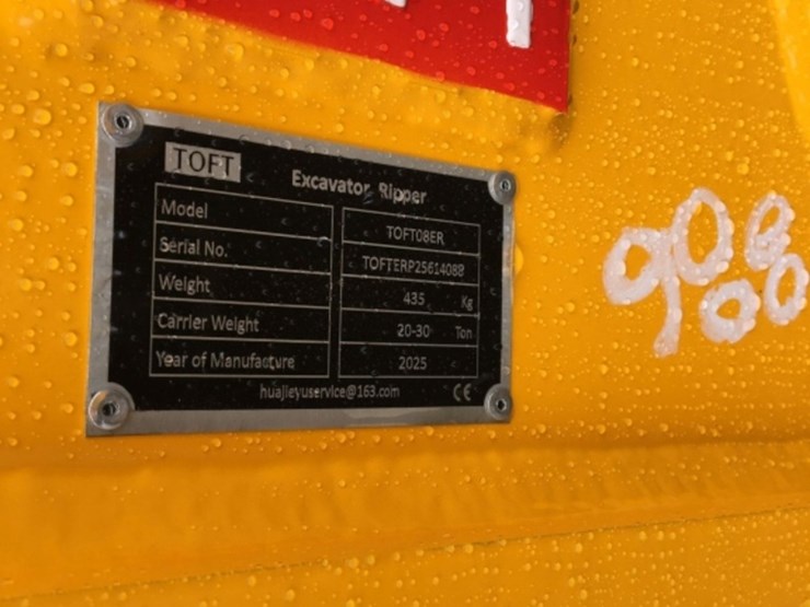 caterpillar-320-image-3