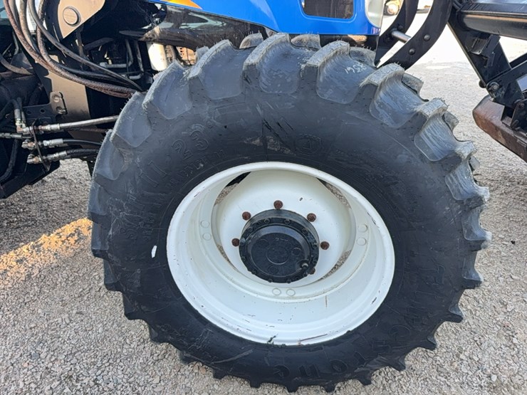 new-holland-t6070-image-11