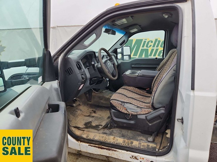 2013-ford-f550-image-8