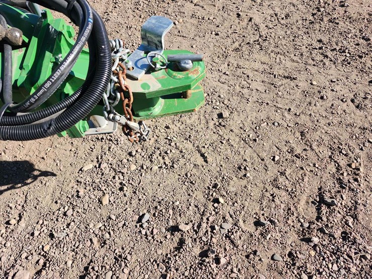 2023-john-deere-560m-image-6