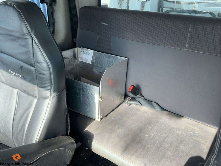 2012-international-7400-image-22