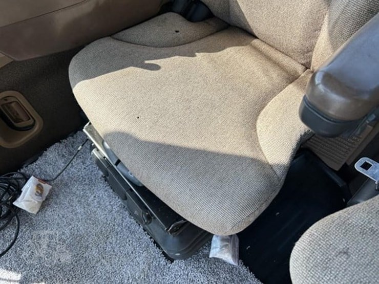 2004-john-deere-9620-image-30