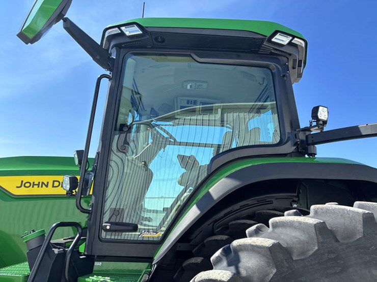 2023-john-deere-8r-370-image-32