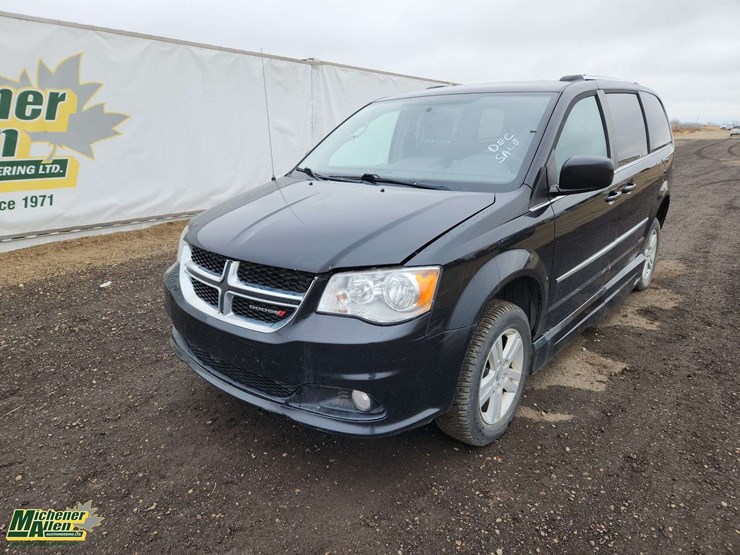 2016-dodge-grand-caravan-crew-image-1