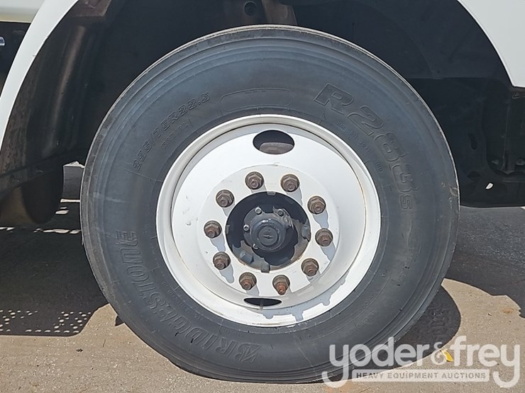 2017-international-8600-image-9