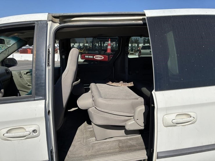 2002-dodge-grand-caravan-image-11