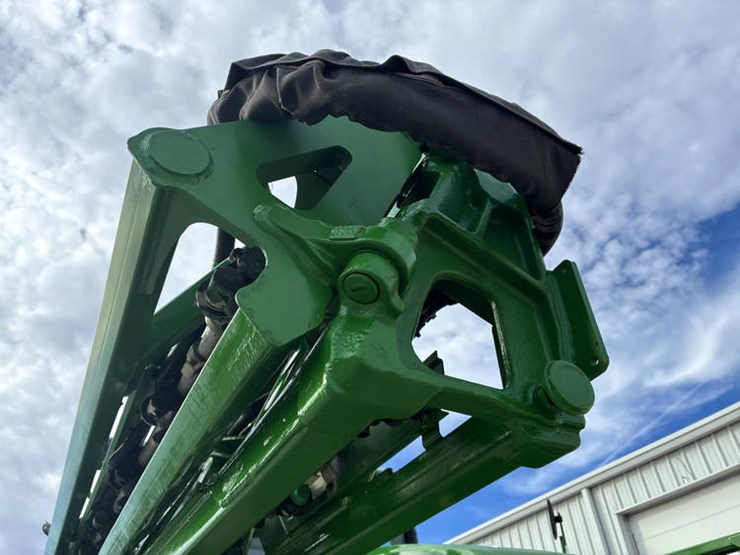 2014-john-deere-r4038-image-17