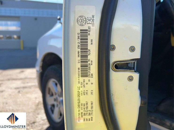 2011-ram-1500-slt-image-6