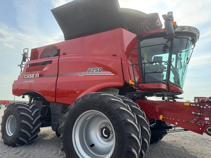 2023-case-ih-8250-image-18