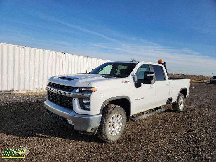 2022-chevrolet-silverado-3500hd-image-1
