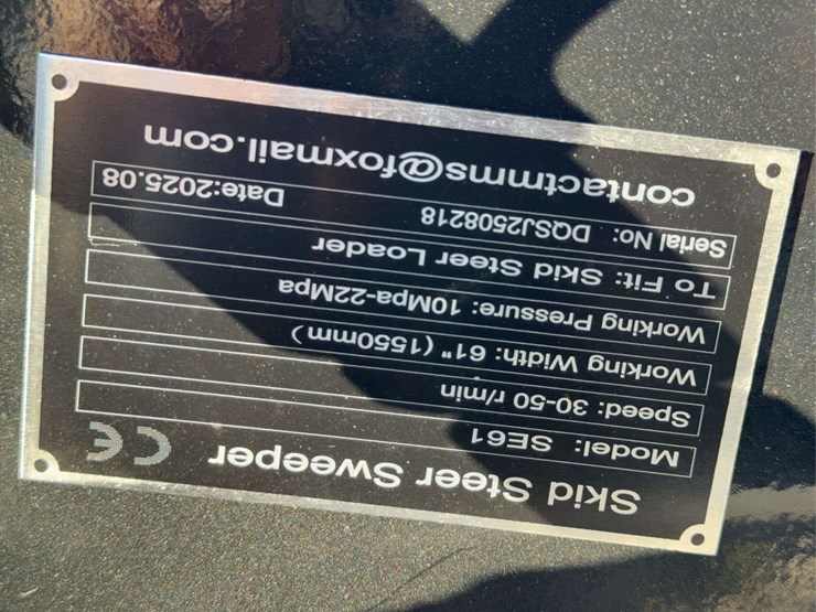 giyi-hydraulic-skid-steer-sweeper-image-3