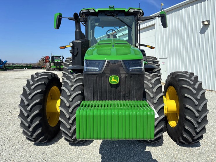 2023-john-deere-8r-370-image-11