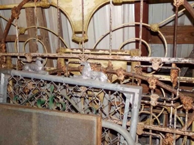 metal-foot-and-head-boards,-gates-image-3