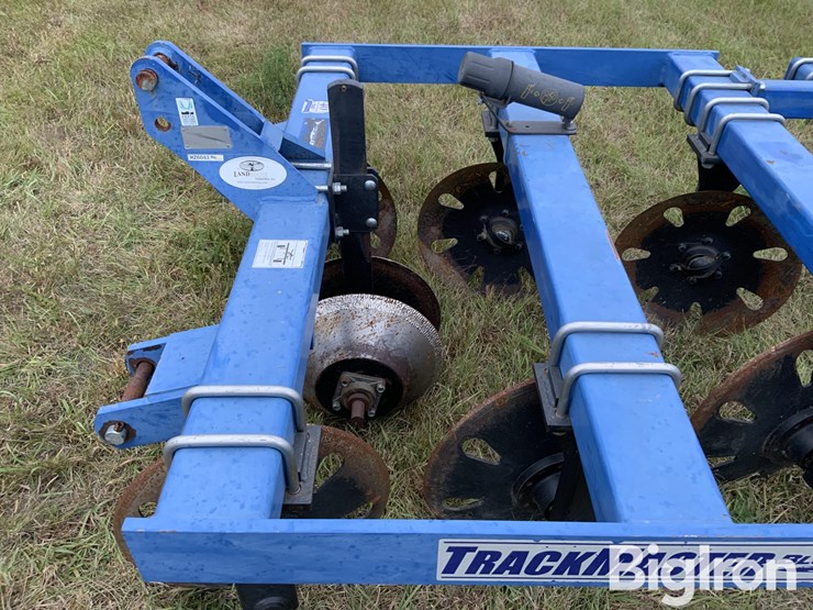 2011-blu-jet-track-master-image-14