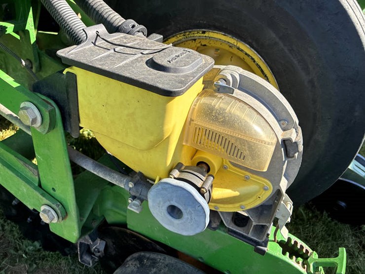2011-john-deere-1790-image-13