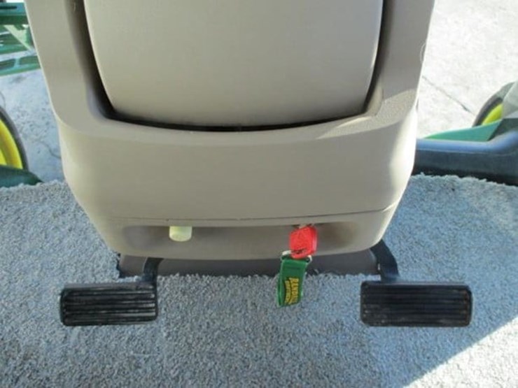 2013-john-deere-8360rt-image-38