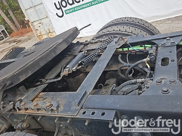 2017-international-8600-image-36