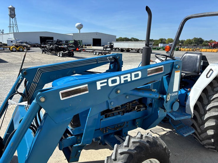 new-holland-2120-image-22