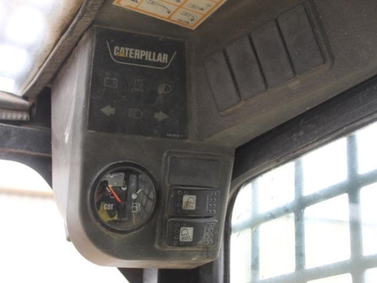 2001-caterpillar-216-image-9