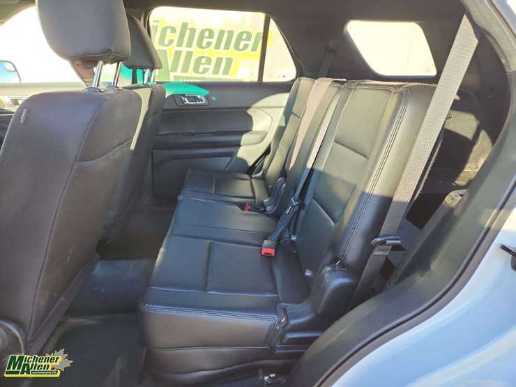 2017-ford-explorer-image-16