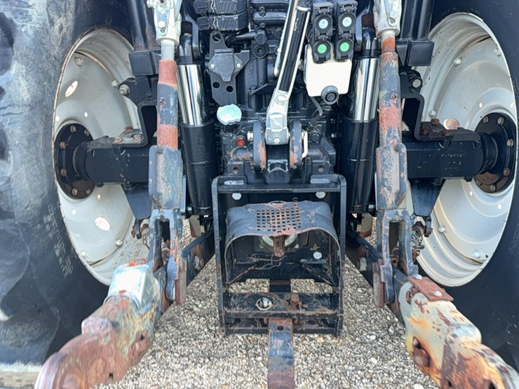 new-holland-t6070-image-46