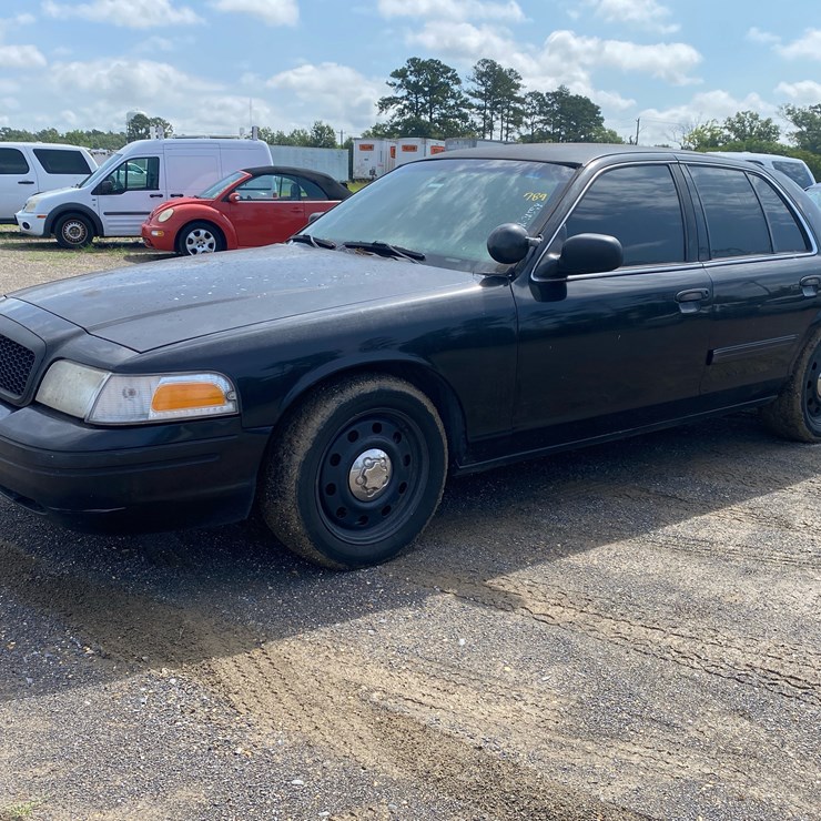 #21598 • 2009 FORD CROWN VICTORIA SEDAN