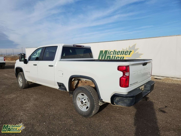 2020-chevrolet-silverado-2500hd-image-2